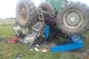 Под Шкловом перевернулся трактор. 19-летний водитель погиб