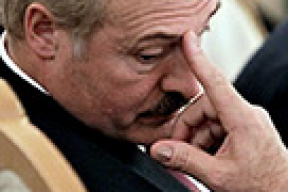 Лукашенко разрывается между девальвацией и популизмом