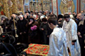 Тысячи людей в Киеве прощаются с белорусом Михаилом Жизневским