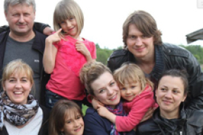 Грабовский лечит жену-канадку белорусской водкой с перцем