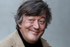 Стивен Фрай призвал подписать петицию против строительства АЭС в Беларуси