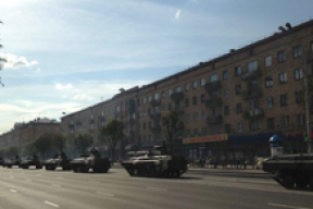 «А по праздникам мужики теперь меряются танками»