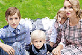 Семья Суркова, которого называют «главным по Украине», снялась в рекламе A La Russe