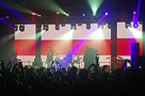 Лявон Вольскі даў канцэрт у Вільні на фоне бел-чырвона-белага сцяга (відэа)