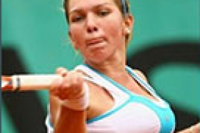 Азаренко проиграла теннисистке, которая пожертвовала роскошным бюстом