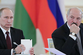 Привезет ли Лукашенко из Москвы денег белорусам?
