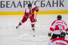 Как играет в хоккей Лукашенко