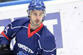 Канадский хоккеист «Юности» объявил забастовку из-за падения зарплаты в долларах