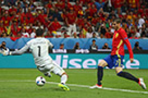 Испания обеспечила себе место в плей-офф