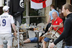 Российские болельщики подрались с фанатами Англии и Уэльса