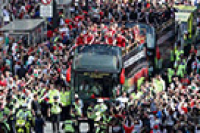 Сборную Уэльса встретили на родине сотни тысяч человек