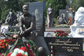 В Киеве установили памятник на могиле футболиста Валентина Белькевича