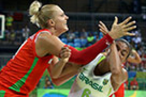 Женская сборная Беларуси по баскетболу одержала сверхволевую победу над хозяйками Олимпиады