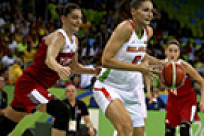 Женская сборная Беларуси по баскетболу уступила турчанкам из-за судейского прихвата