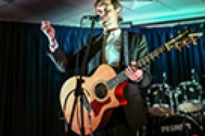 Выступление Лявона Вольского в Минске: любимые песни пел весь зал (видео)