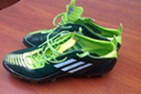 Белорусский футболист от безденежья продает свои бутсы