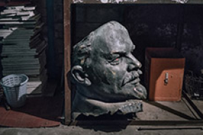 Куда исчезают памятники Ленину, запрещенные в Украине