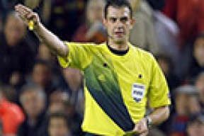 Футбольный судья впервые назначил пенальти после видеоповтора