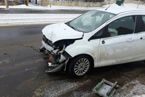 В Витебске голый мужчина за рулем разрушил остановку