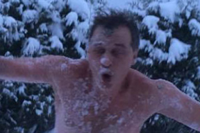 Лебедько сфотографировался раздетым в снегу