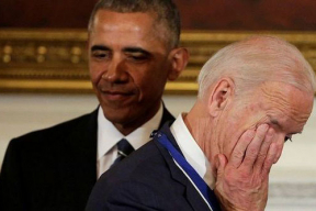 Обама наградил Байдена. Вице-президент расплакался