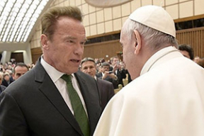 Терминатор встретился лицом к лицу с Папой