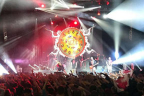 Торт і бел-чырвона-белы сцяг: Як Brutto сустракалі ў Баранавічах