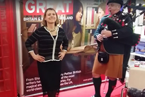 Посол Великобритании танцует на Минской книжной ярмарке