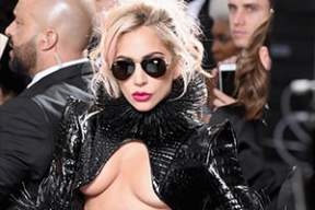 Провокационный костюм Леди Гаги и другие яркие наряды «Грэмми»