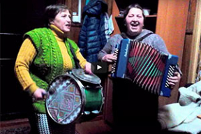 Пінскія спявачкі запісалі песню-хіт Ютуба