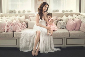 Снимки кормящей грудью британской модели вызвали жаркие споры