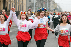 Две тысячи девушек пробежали по проспекту Независимости