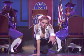 Любимица Америки – сочная Кейт Аптон – спародировала образ Бритни Спирс