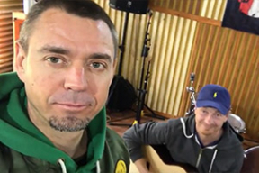 Міхалок выконвае «Гiсторыю майго жыцця»: «Беларусь – наперад!»