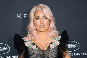 Теперь и Хайек: еще одна звездная брюнетка предстала в образе блондинки (с розовым отливом!)