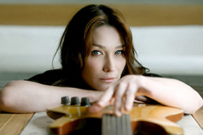 Бруни прокомментировала заявление Трампа о романе с ней