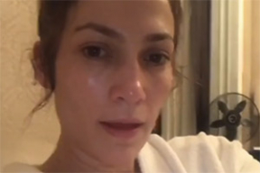 Такой вы ее не видели! 47-летняя Дженнифер Лопес в халате и без макияжа