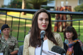 Эмоциональная речь Анджелины Джоли, обращенная к военным и силовикам