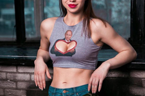 Новые женские майки с изображением Путина, где размер груди имеет значение