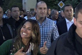 Туристка из Бразилии пофлиртовала с президентом Болгарии, не зная, кто он