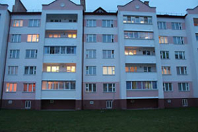 В Дятлово из окна квартиры выпал ребенок: испугался компьютерной игры