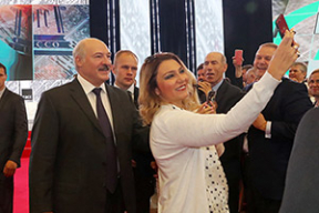 С Лукашенко сделали очередное селфи. Фотофакт (дополнено)