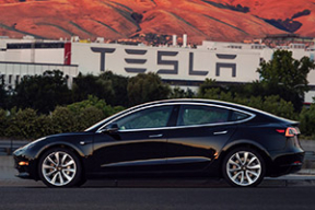 Илон Маск опубликовал фото первого экземпляра Tesla Model