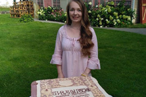 25-кілаграмовы торт у выглядзе Скарынавай Біблii. Фотафакт