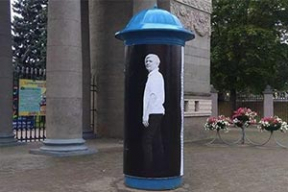 В центре Минска появилась тумба с Лявоном Вольским в полный рост