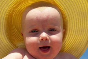 Родовые гнезда, Бали и 15 суток ареста. Как отдыхают белорусские политики