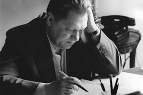 «Баязлівыя чыноўнікі навязалі сцягу карункі… з жаночай спадніцы»