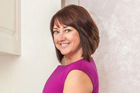 Дорофеева показала новый дом с розовой кухней