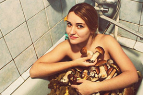 Белоруска сделала эротическое фото с боровиками