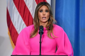 Меланью Трамп высмеяли в соцсетях за наряд